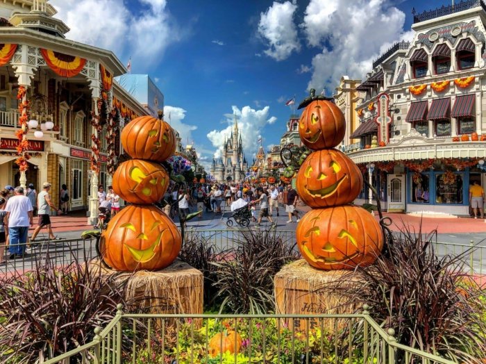 When does disney start decorating for halloween