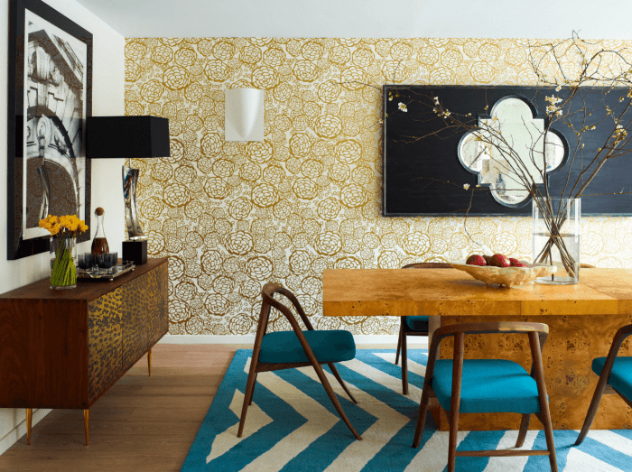 How to decorate a wallpapered room with style and flair