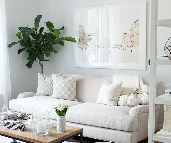 How to decorate a blank living room wall