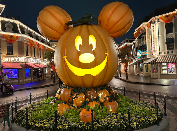 Halloween disneyland minnie mouse time mickey resort party disney dp fun september profile sept celebrate oct frightfully cookies so travel